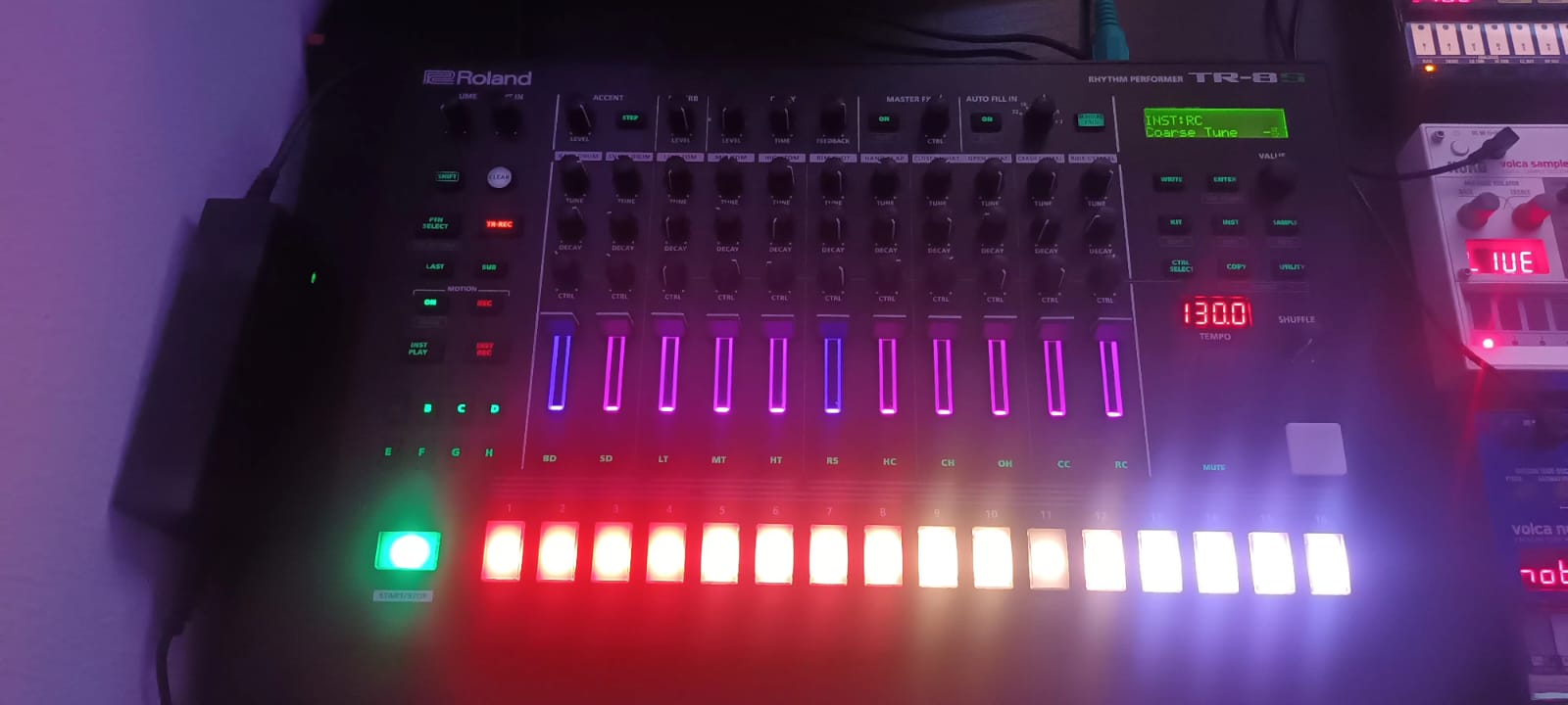 Caja de ritmos Roland TR-8
