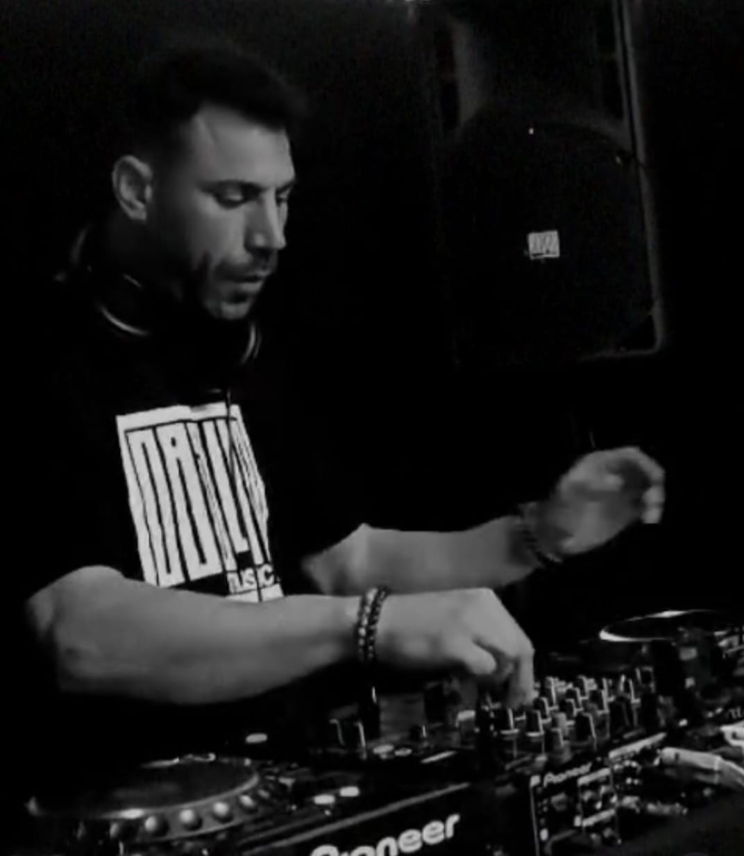 Toni como DJ